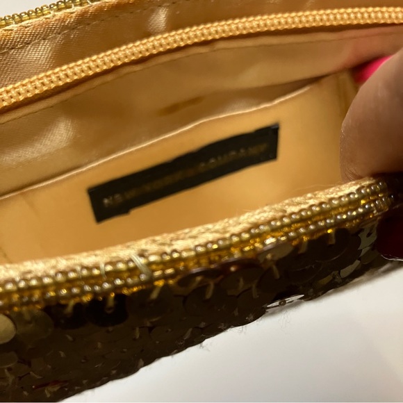 New York and Company Gold Sequin Wristlet Clutch - Picture 4 of 7